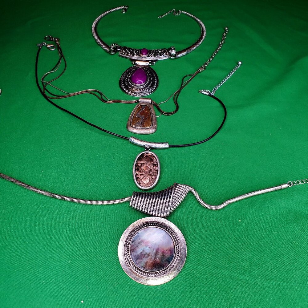 Lot of 4 Womens Statement Pieces Pendants Necklaces Chunky Metal Chico's JV Mark